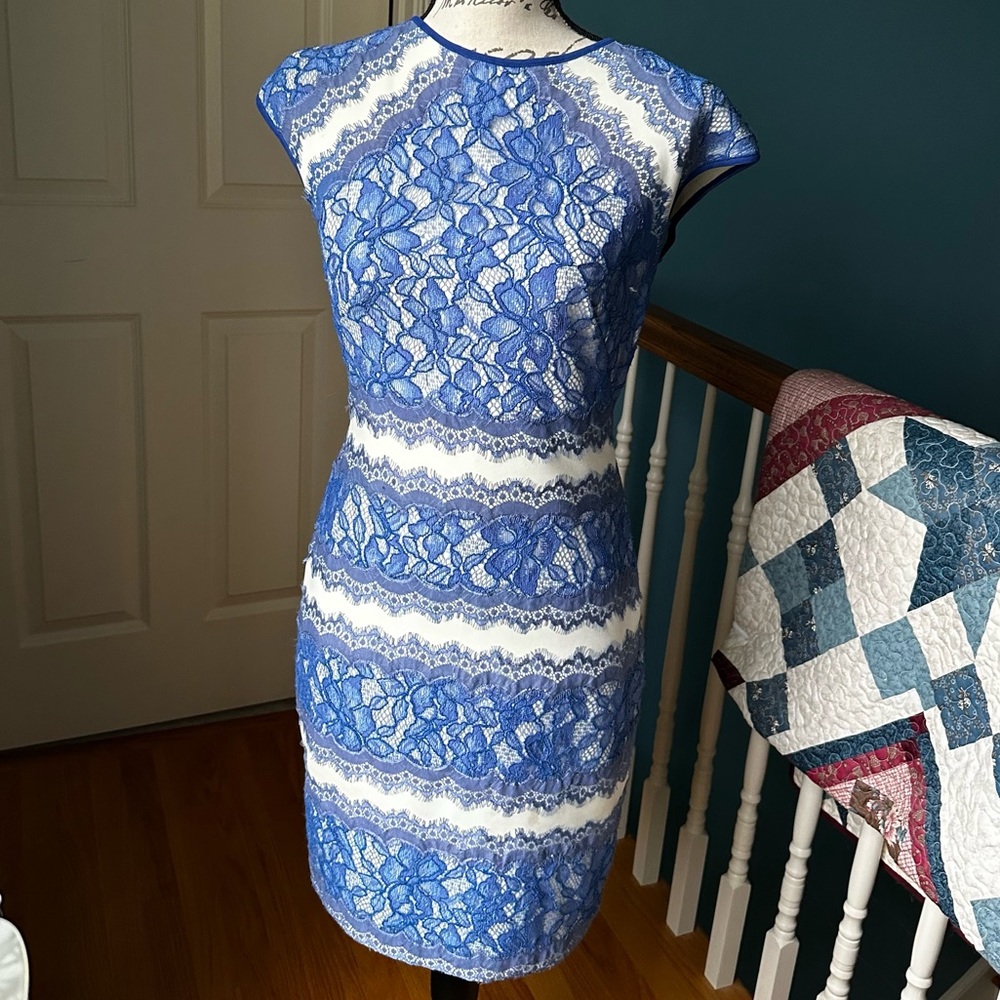 Blue & White Lace Tadashi Shoji Cocktail Dress Size 2🤍🦋